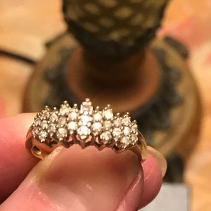 LADY'S SIZE 9 DIAMOND RING